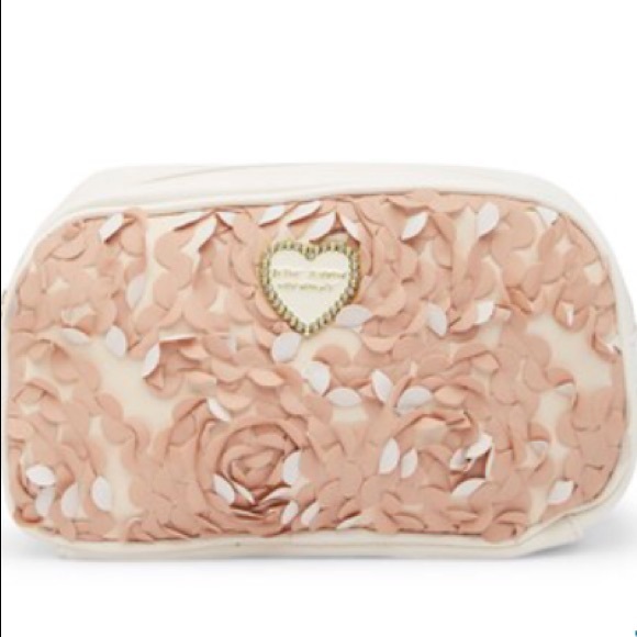 Betsey Johnson Handbags - ⚡️* FLASH SALE *⚡️NWT Betsey Johnson cosmetic bag